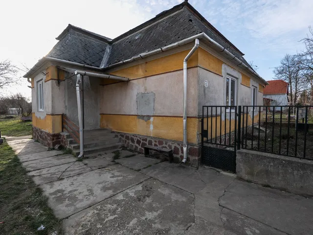 Eladó ház Szákszend 115 nm