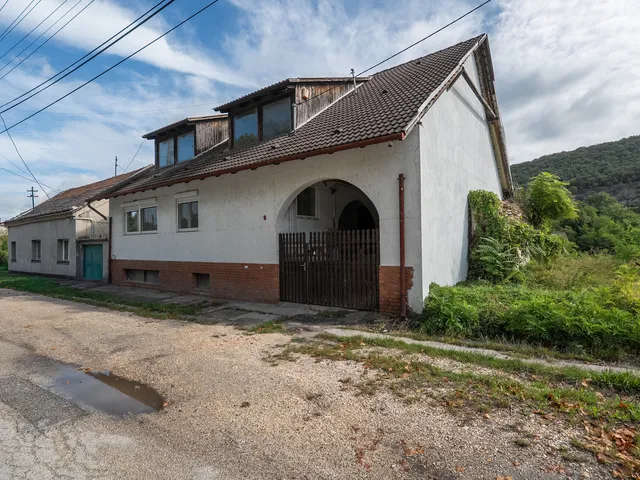 Eladó ház Tatabánya, Felsőgalla 328 nm