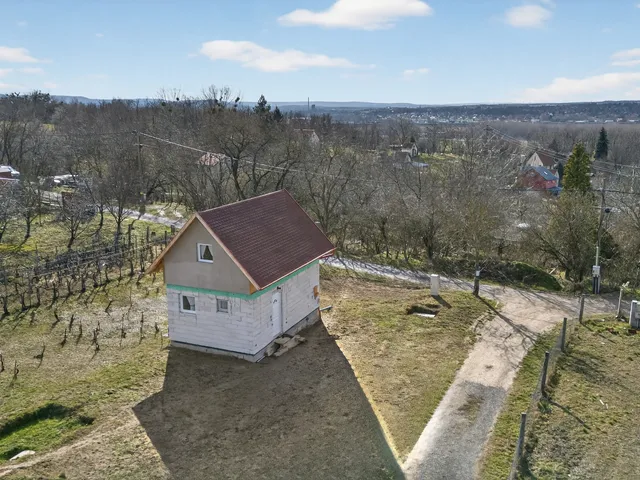 Eladó ház Vértesszőlős 27 nm