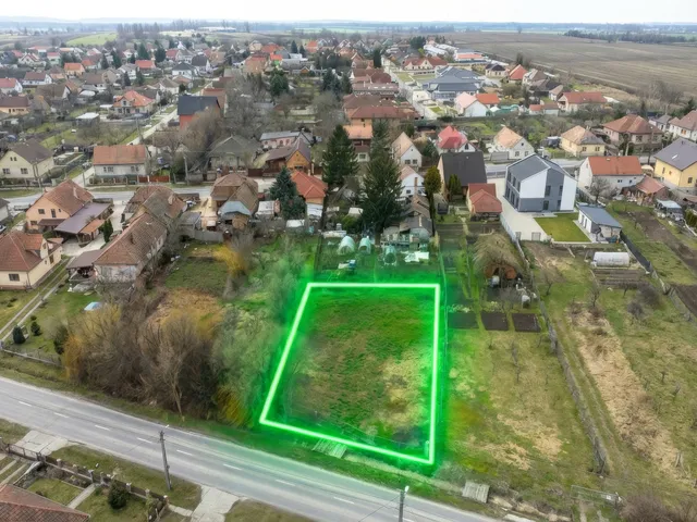 Eladó telek Tata 720 nm