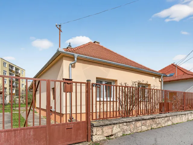 Kiadó ház Tata 74 nm
