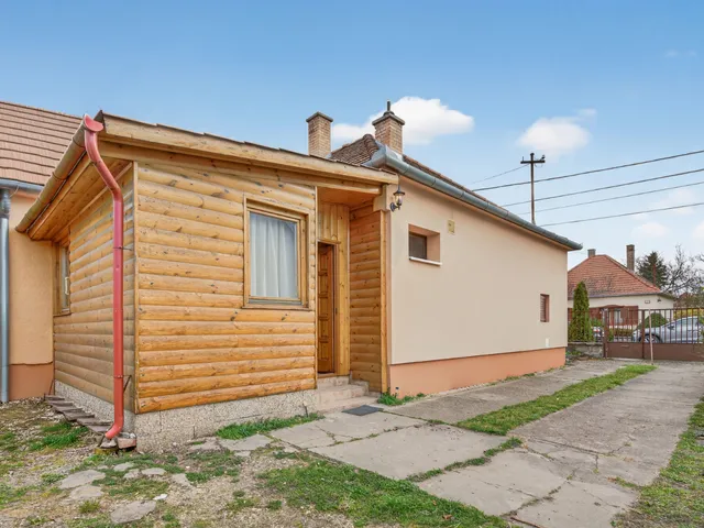 Kiadó ház Tata 74 nm