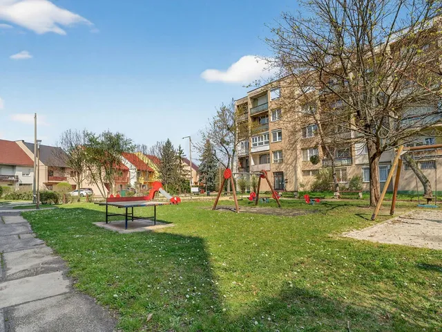 Kiadó lakás Tatabánya, Dózsakert 53 nm