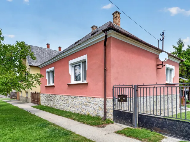 Eladó ház Ácsteszér 120 nm