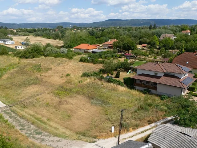 Eladó telek Tata 771 nm