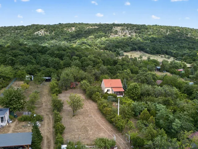 Eladó telek Baj 1329 nm