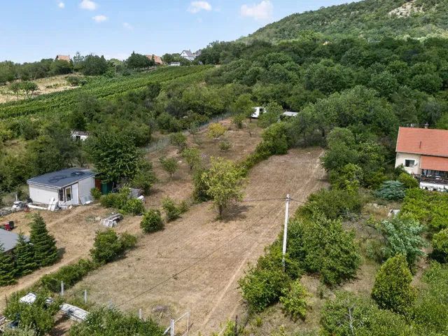 Eladó telek Baj 1329 nm