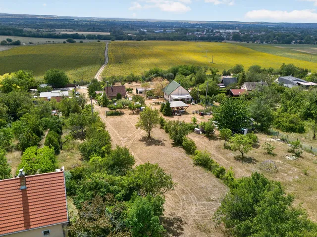 Eladó telek Baj 1329 nm