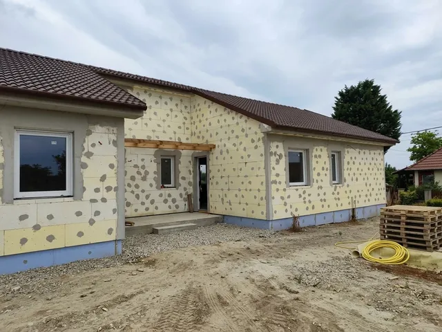 Eladó ház Ács 81 nm