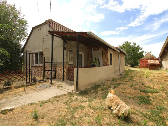 Eladó ház Császár 67 nm