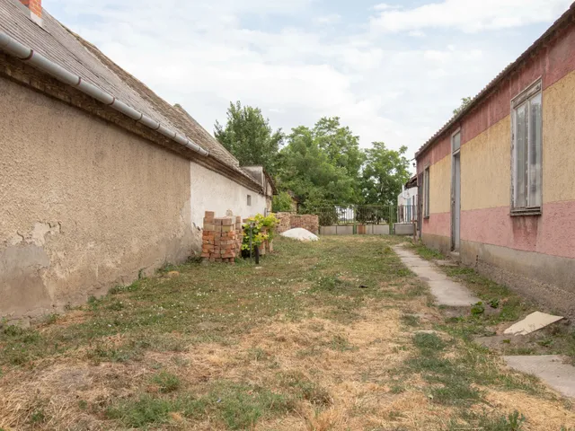 Eladó ház Tárkány 150 nm