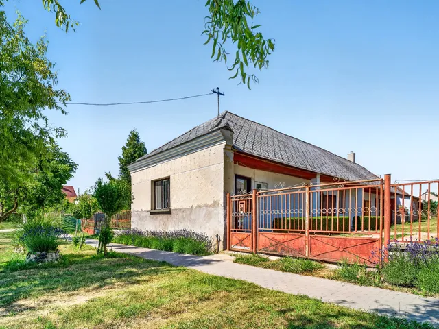 Eladó ház Bakonysárkány 138 nm