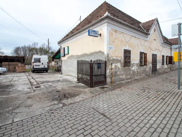 Eladó ház Bakonyszombathely 212 nm