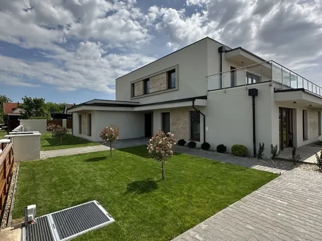 Eladó lakás Sárbogárd 64 nm