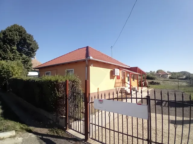 Eladó ház Karácsond 88 nm