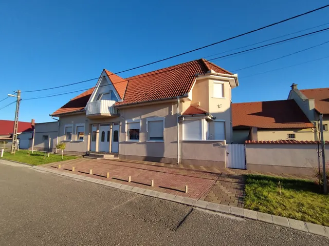 Eladó ház Jászfényszaru 148 nm