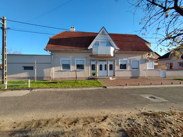 Eladó ház Jászfényszaru 148 nm