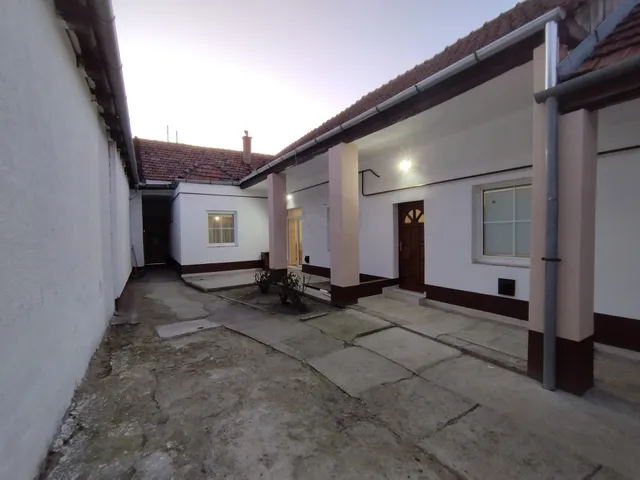 Eladó lakás Hatvan 151 nm