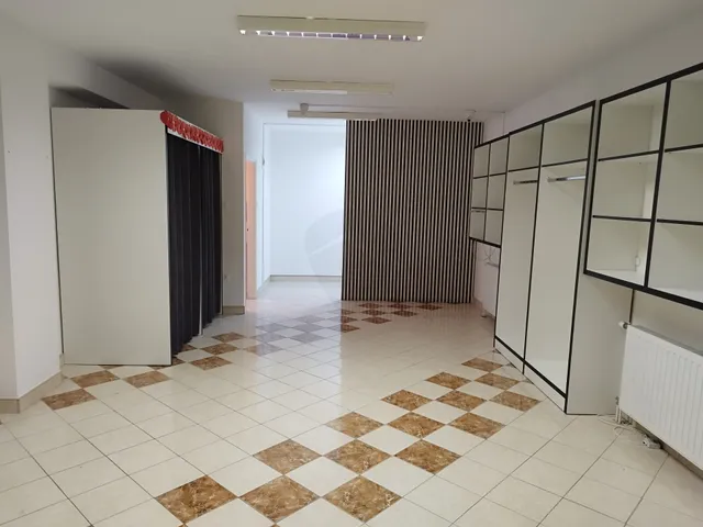 Kiadó kereskedelmi és ipari ingatlan Hatvan