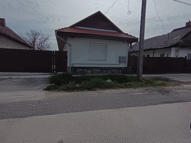 Eladó ház Buják 74 nm