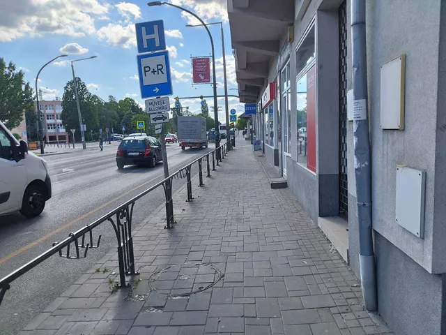 Kiadó kereskedelmi és ipari ingatlan Hatvan 49 nm
