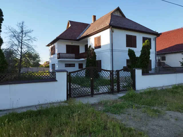 Eladó ház Kerekharaszt 200 nm