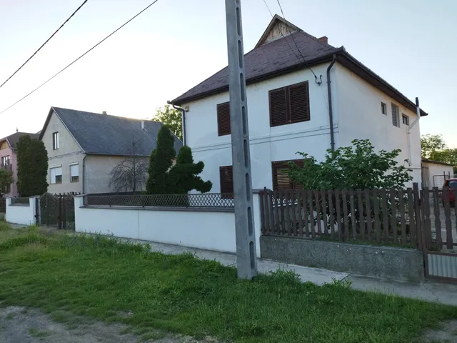 Eladó ház Kerekharaszt 200 nm