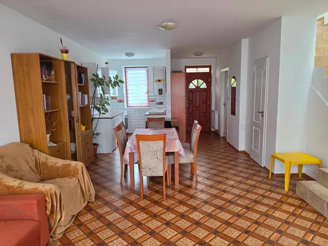 Eladó lakás Aszód 68 nm