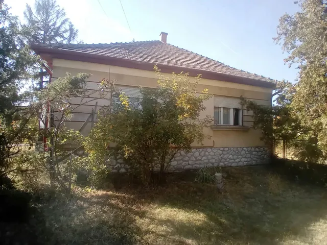Eladó ház Besenyőtelek 90 nm