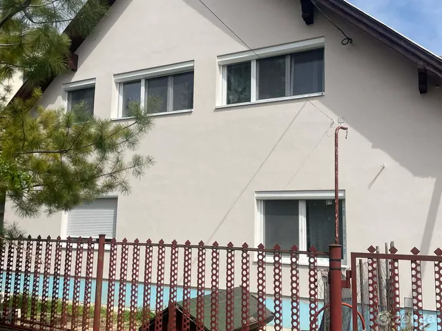 Eladó ház Pomáz, Vörösmarty-lakótelep 180 nm