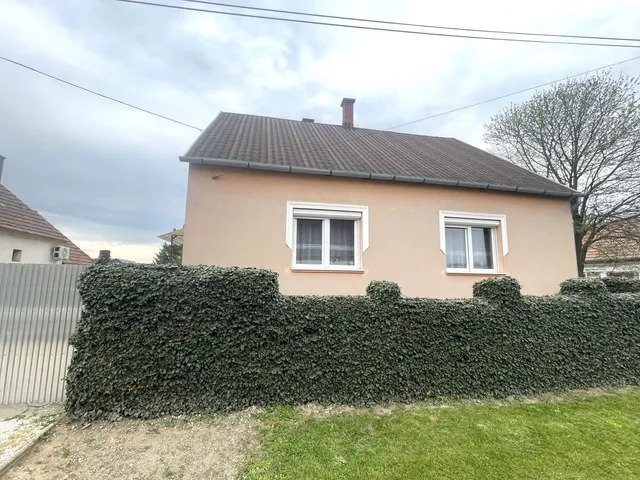 Eladó ház Tét 100 nm