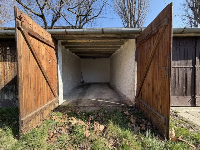 Eladó garázs Győr, Sziget 13 nm