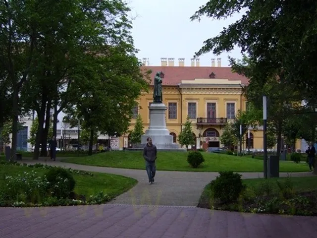 Eladó lakás Szeged, Belváros, Dugonics tér 135 nm