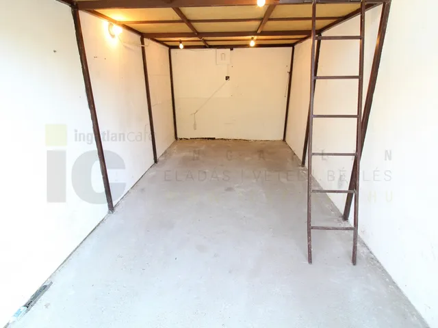 Kiadó garázs Szeged, Belváros 15 nm
