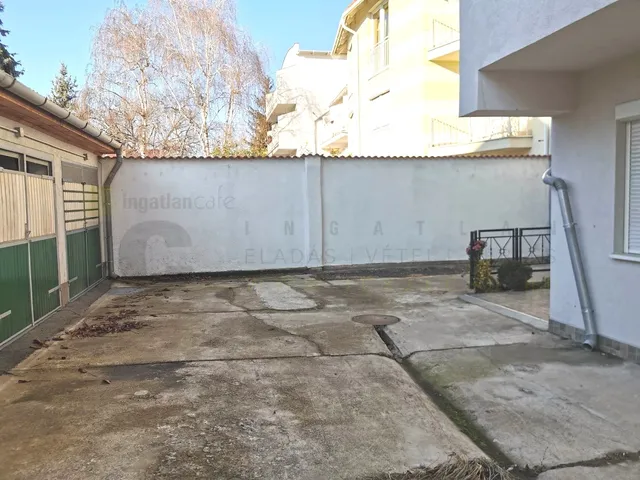 Kiadó garázs Szeged, Móraváros, Faragó utca 13 nm