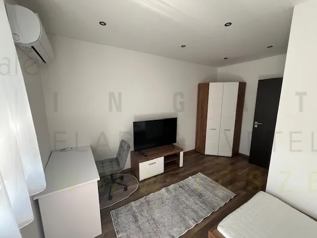 Kiadó lakás Szeged, Belváros, Szentháromság utca 42 nm