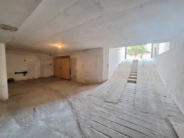 Kiadó garázs Szeged, Belváros, Béke utca 18 nm