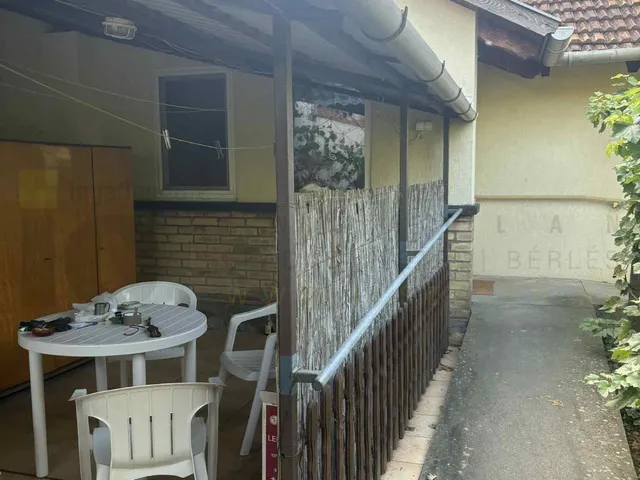 Eladó ház Szeged, Kecskés István-telep, Zocskár udvar 66 nm