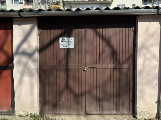 Eladó garázs Szeged, Belváros 12 nm