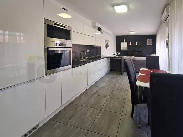 Kiadó lakás Szeged, Móraváros, Móra utca 70 nm