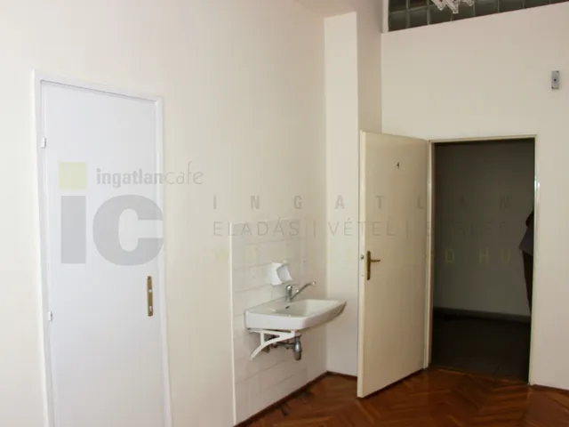 Kiadó kereskedelmi és ipari ingatlan Szeged, Belváros, Attila utca 12 nm