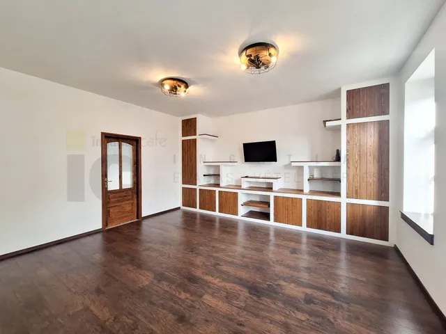 Kiadó lakás Szeged, Rókus, Vasas Szent Péter utca 50 nm