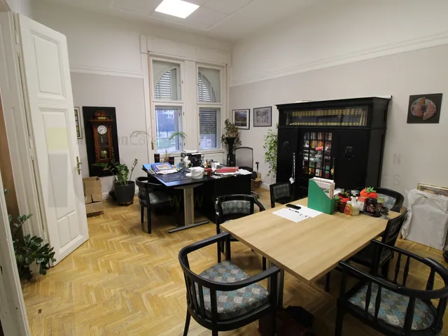 Eladó kereskedelmi és ipari ingatlan Szeged, Belváros, Szent István tér 124 nm