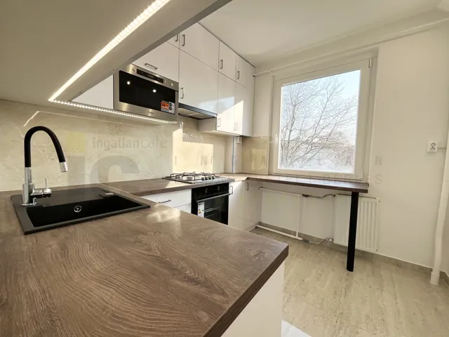 Kiadó lakás Szeged, Rókus, Csongrádi sugárút 65 nm