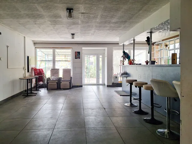 Eladó kereskedelmi és ipari ingatlan Szeged, Felsőváros, Etelka sor 89 nm