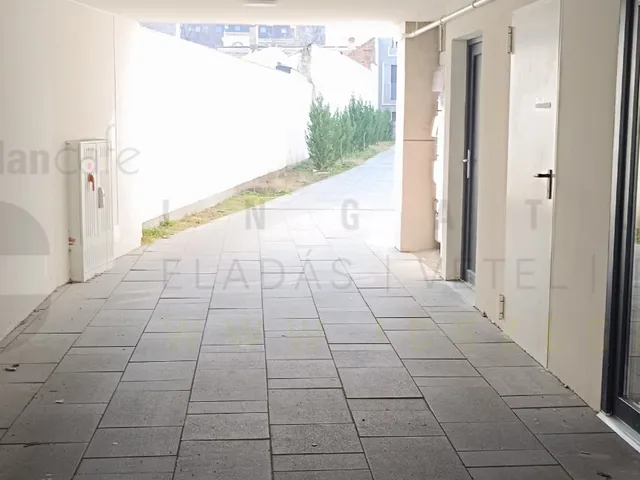 Kiadó kereskedelmi és ipari ingatlan Szeged, Belváros 77 nm