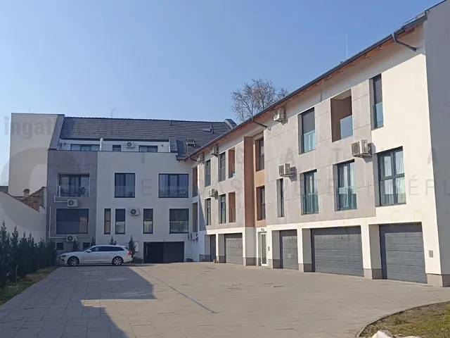 Kiadó kereskedelmi és ipari ingatlan Szeged, Belváros 77 nm