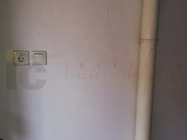 Eladó garázs Szeged, Móraváros 14 nm