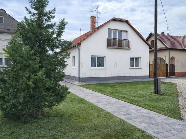 Eladó ház Apátfalva, Templom utca 140 nm