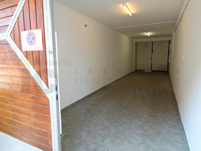 Eladó garázs Szeged, Felsőváros 25 nm